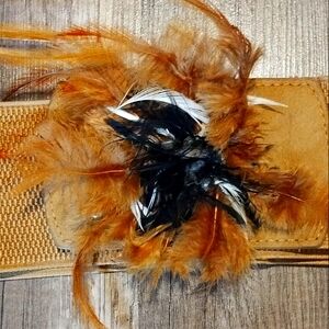 Feather stretch belt